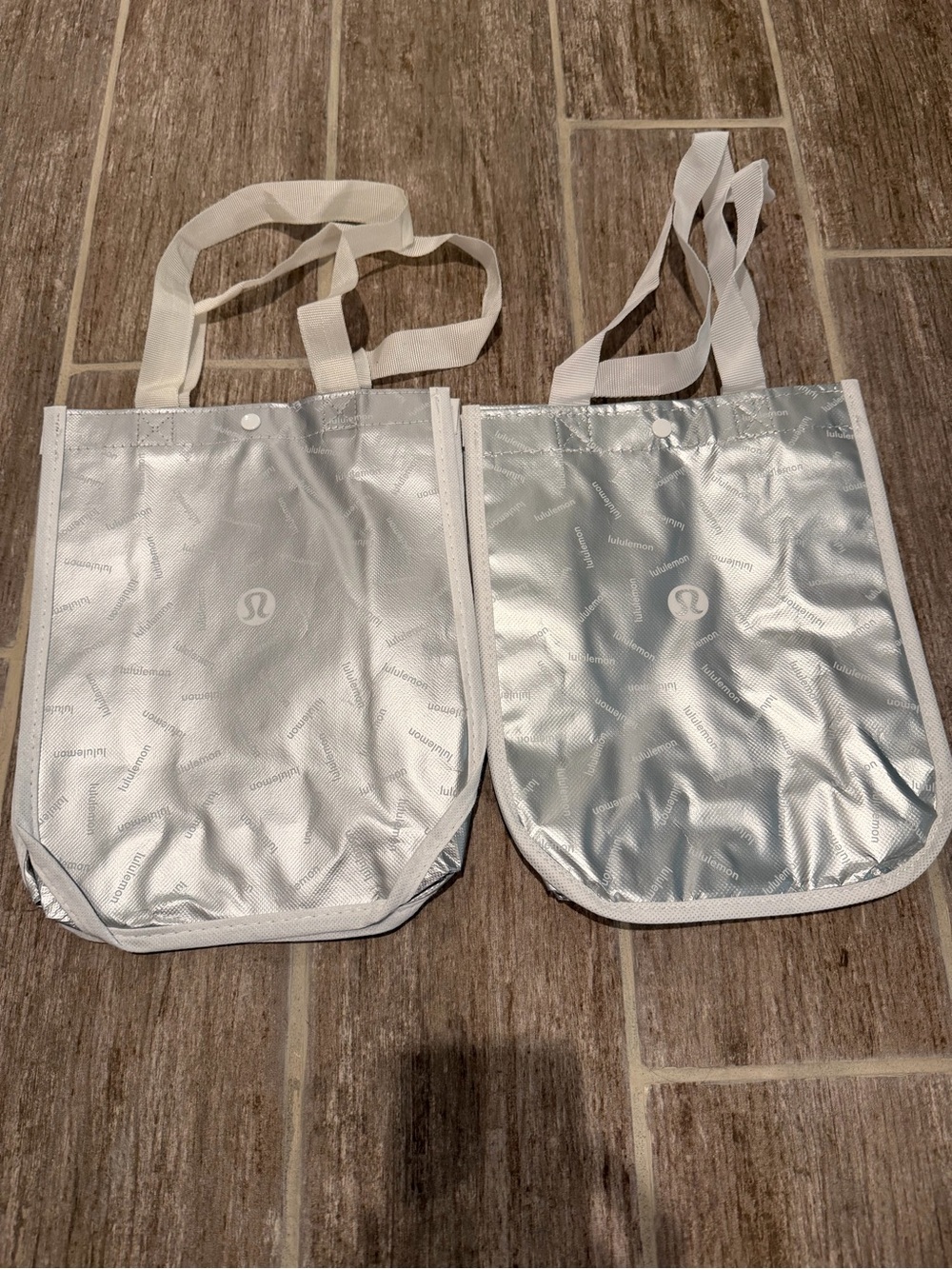 LULULEMON ATHLETICA WHITE SILVER REFLECTIVE METALLIC tote shopping reusable bags